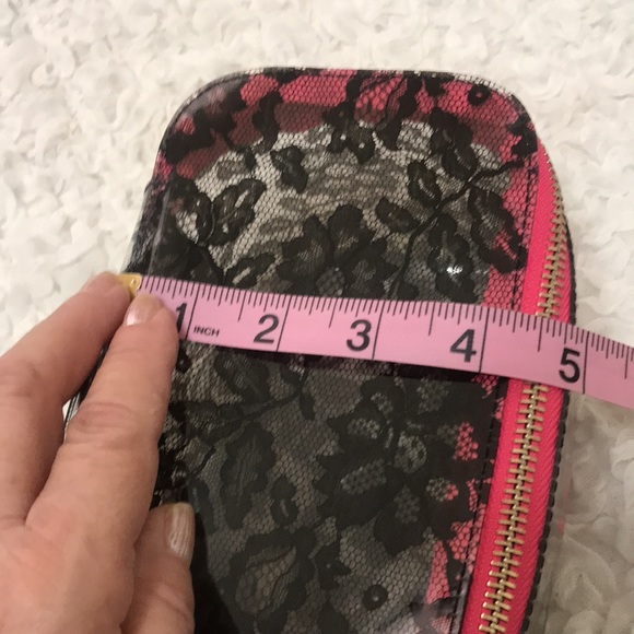 NWOT. Victoria Secret Travel Cosmetic Bag - Picture 7 of 8